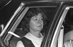 Sara Jane Moore, que tentou matar o presidente Gerald Ford, morreu aos 95 anos