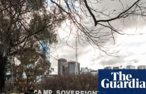 Melbourne atacou neonazistas na soberania, gravemente ferida