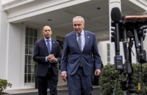 Os líderes da Assembléia Nacional permanecem duros no resíduo financeiro do governo