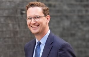 O Sr. Keir Starmer reorganiza o círculo interno como os fatos do governo