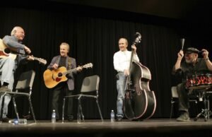 Sonny Curtis, escritor de autores de “Luted With Law” e “The Mary Tyler Moore Show”, morreu em 88