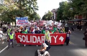 Milhares contra Trump e bilionários no dia de trabalho