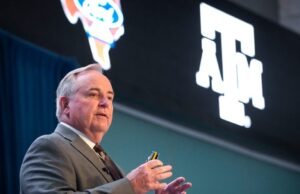 O Presidente A&M Mark Welsh renunciou após o tiroteio do professor