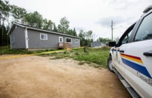 Tragédia no primeiro país, o primeiro país: em pé da depressão que conecta o trauma na captura de tela