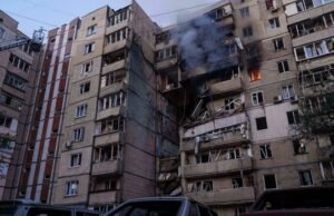 Trump enfrenta desafios legais com as políticas de migrantes, destacando a entrada do DOJ