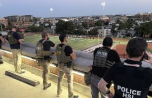 Trump está ameaçando o padrão de policial DC o departamento do prefeito para trabalhar com a prática de imigração