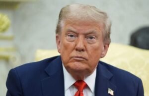 Trump e RFK fazem uma discussão calorosa em políticas públicas