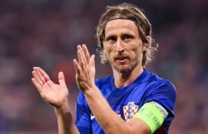 Mantém a cerimônia croata do Crama; Modress, adicione e siga