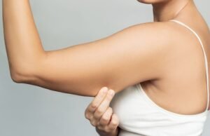 Explicando o motivo da remoção da gordura de seus braços sua remoção