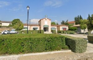 A empresa farmacêutica de uma cidade com 1.700 população foi carimbada várias vezes em casa