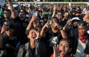 Protestos violentos explodiram na Indonésia porque o presidente Subianta está enfrentando um ótimo teste