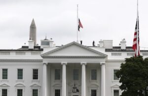 O gerente da Casa Branca mostrou o tiro triste de um triste ativista Clervate Charlie Kirk