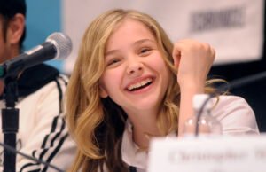 Chloe Grace é algumas outras pessoas, vinte e cinco. A cor do casamento estamos ansiosos pelo cachimbo: os demônios que ele usava Louis Vuitton
