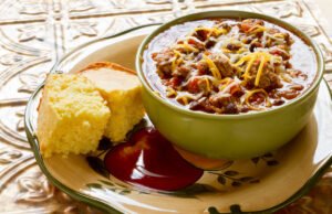 Duas restaurações alimentares retornam ao corredor da comida com comida da Comsco para aquecer a noite quente