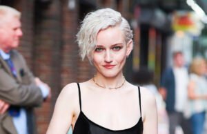 Julia Garner, 31 anos, definiu este ícone dos anos 80 na próxima cinebiografia