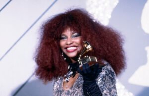 A lenda da rainha dos anos 80 do funk maravilhosamente o público com uma entidade significativa: ‘Igreja