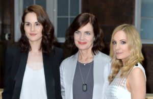 A estrela de ‘Downton Abby’ mostra sua gravidez escrita no último filme