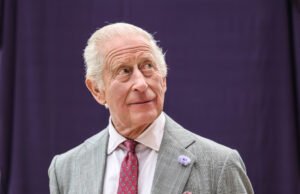 O rei Charles compartilha a rara saúde de saúde enquanto encontra pacientes com ferro