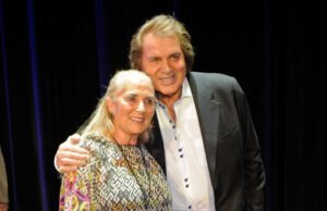 Ícone da música, 89 anos, diz ‘Stay desculpe pela infidelidade’