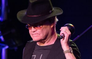 Micky Dolz, de Monkees, 80 anos, lamentando um amigo com um ponto de vista – é o único remanescente vivo