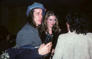 Orações derrama dentro de um modelo icônico dos anos 70 após a destruição da perda de família