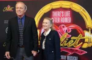 Estrela icônica dos anos 90, 65, na parte traseira de um filme, as férias de Culture são vistas na aparência de um homem raro