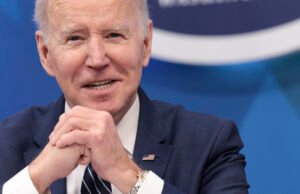 Joe Biden acolhe a pele do oxyard entre a quarta da quarta atividade