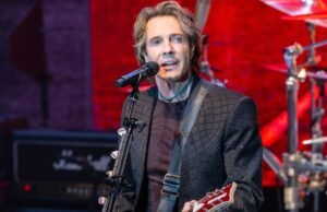 Este roqueiro dos anos 80 é o novo jogador de tuul de Ryan Murphy