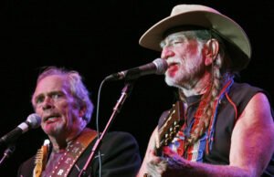 Willie Nelson acabou de jogar a primeira quantia de seu novo álbum