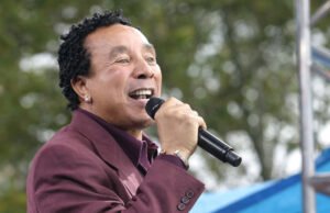 Smokekes Robinson Story RESPOSTA 1 WORD para sexo atingindo provérbios no novo vídeo