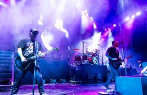 Drummer Rock, 42, forçado a deixar uma banda por causa da doença da doença