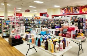 Os clientes chamam os novos vasos em forma de inicialização do TJ Maxx que foram cortados) ”