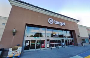 Mulher tirada da sala de destino SoCal, disse a polícia; Um homem foi preso