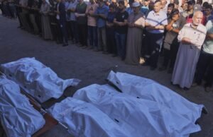 Sobre toda a Gaza mata pelo menos 31 se os estudiosos internacionais acusaram Israel