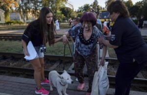 Na vila da cidade ucraniana destruída, as pessoas tentaram seguir a esperança