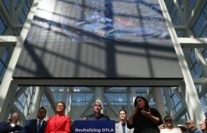 Acabamos de pagar o centro de convenções. Aqui vamos nós outra vez