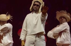 Bunny Falling disse a Porto Rico depois de uma casa histórica, como observou o aniversário do furacão