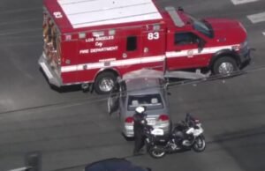 Ambulância que traz um acidente de trânsito em La La, faça uma investigação de uma investigação – que caiu