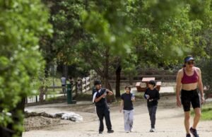 O Runyon Canyon recebe US $ 1 milhão na sala. Alguns têm medo de destruir o oásis de Hollywood