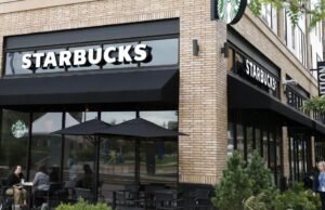 Starbucks planejando fechar centenas de lojas e dirigir 1.000 pessoas