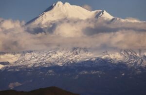 O Monte Shasta Hirkent cai 2.000 metros até sua morte