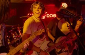 Revisão: ‘Runararas’, colocada em um grupo real de bandas, é o cumprimento dos jovens