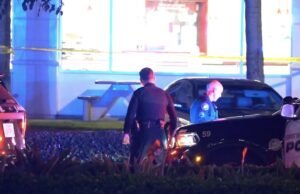 A polícia matou os obstáculos do lado de fora no hambúrguer de Laguna Hills