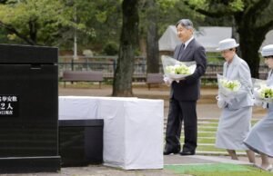 A família imperial do Japão respeita 80 anos de 80 anos após um bombardeio atômico