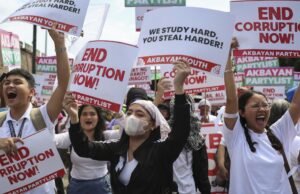 Dezenas presas e feridas nos confrontos com a polícia perto do Palácio Presidencial das Filipinas