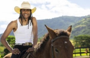 Hospital estrela ‘Loves Island USA’ depois do acidente de rodeio