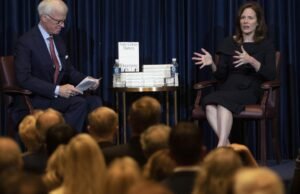 Amy Coney Barrett visitou o SoCal após o regime de migração superior