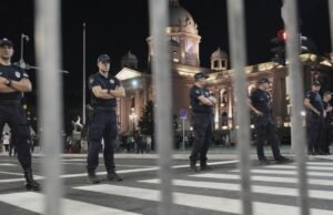 Milhares são os protestos contra o governo da Sérvia