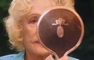 Novamente, voltamos à imagem de Hitler em ‘Riefestahl’, e há uma evidência prejudicial