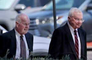 O antigo aluno aproveitou o professor de longa data que ganhou mais de US $ 13 milhões